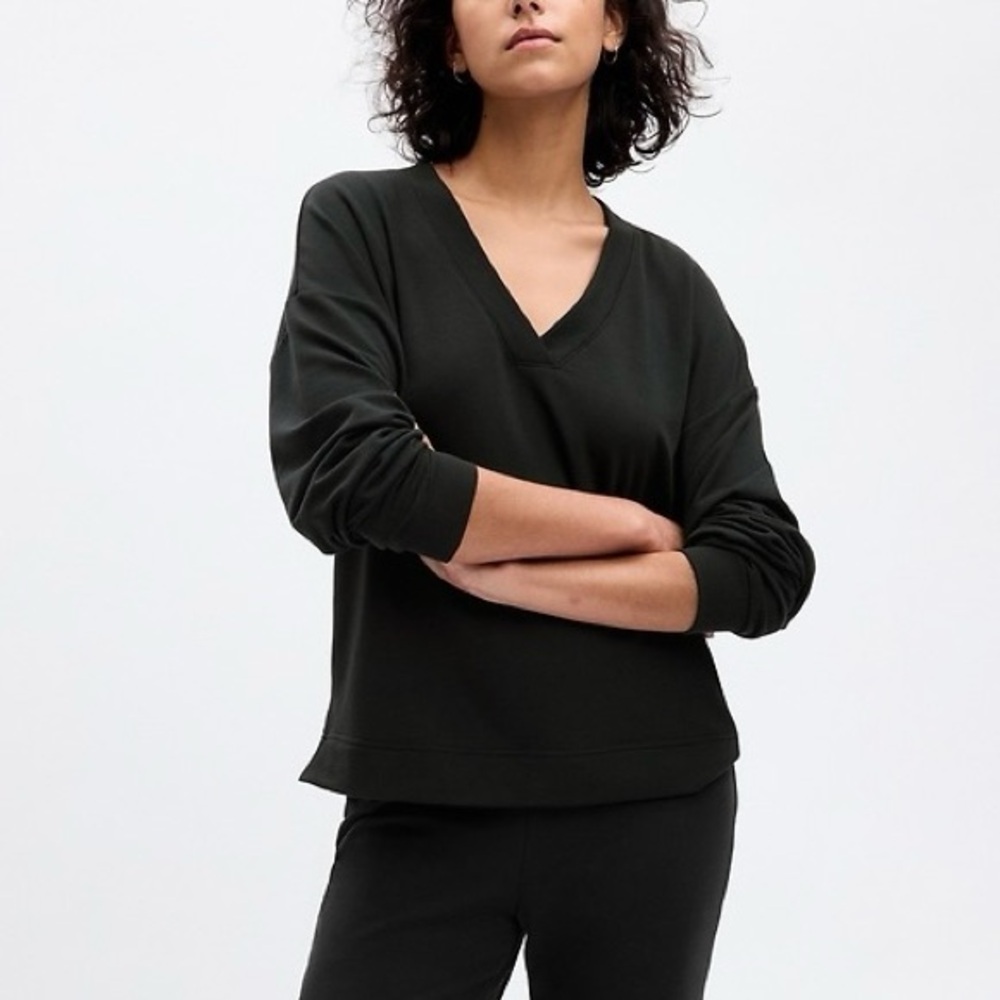 GAP Cloud Light V-Neck Black Top